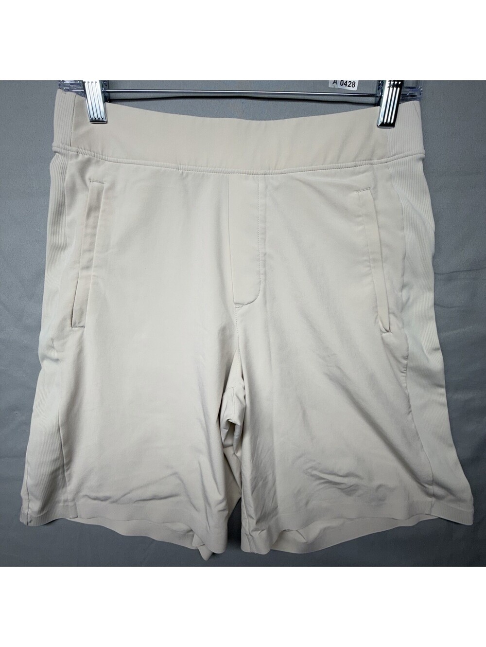 Athleta Brooklyn Bermuda Shorts Women Size 6 Light Beige Activewear Pull On